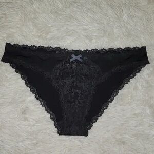 Victoria’s Secret Black Lace Dream Angels Cheekini Cheeky Panty W Bow NWOT M